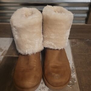 Cozy Tan Fur-Lined Women's Boots